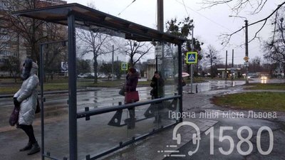 У Львові вандали потрощили чотири зупинки громадського транспорту (ФОТО)