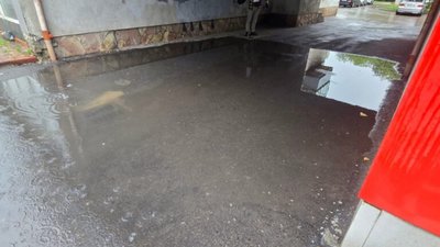 У Львові затопило вулицю