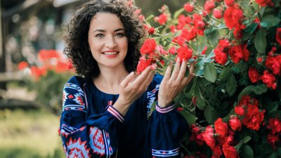 До Дня Незалежності відома піаністка Юлія Божик записала Гімн України (ВІДЕО)