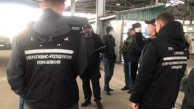 В Україні прикордонники вимагали хабарі за перетин кордону (ВІДЕО)