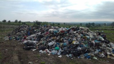 Влада Львівщини допоможе прибирати сміття, яке викинули у Золочівському районі, - Романчук