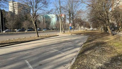 На Сихові нарешті включили платне паркування