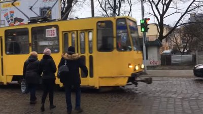У Львові через непрофесіоналізм міських чиновників, вулиця після ремонту  стала аварійно-небезпечною (ВІДЕО)