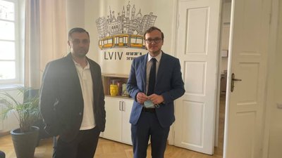 У Львові електромобілям можуть дозволити їздити смугами громадського транспорту