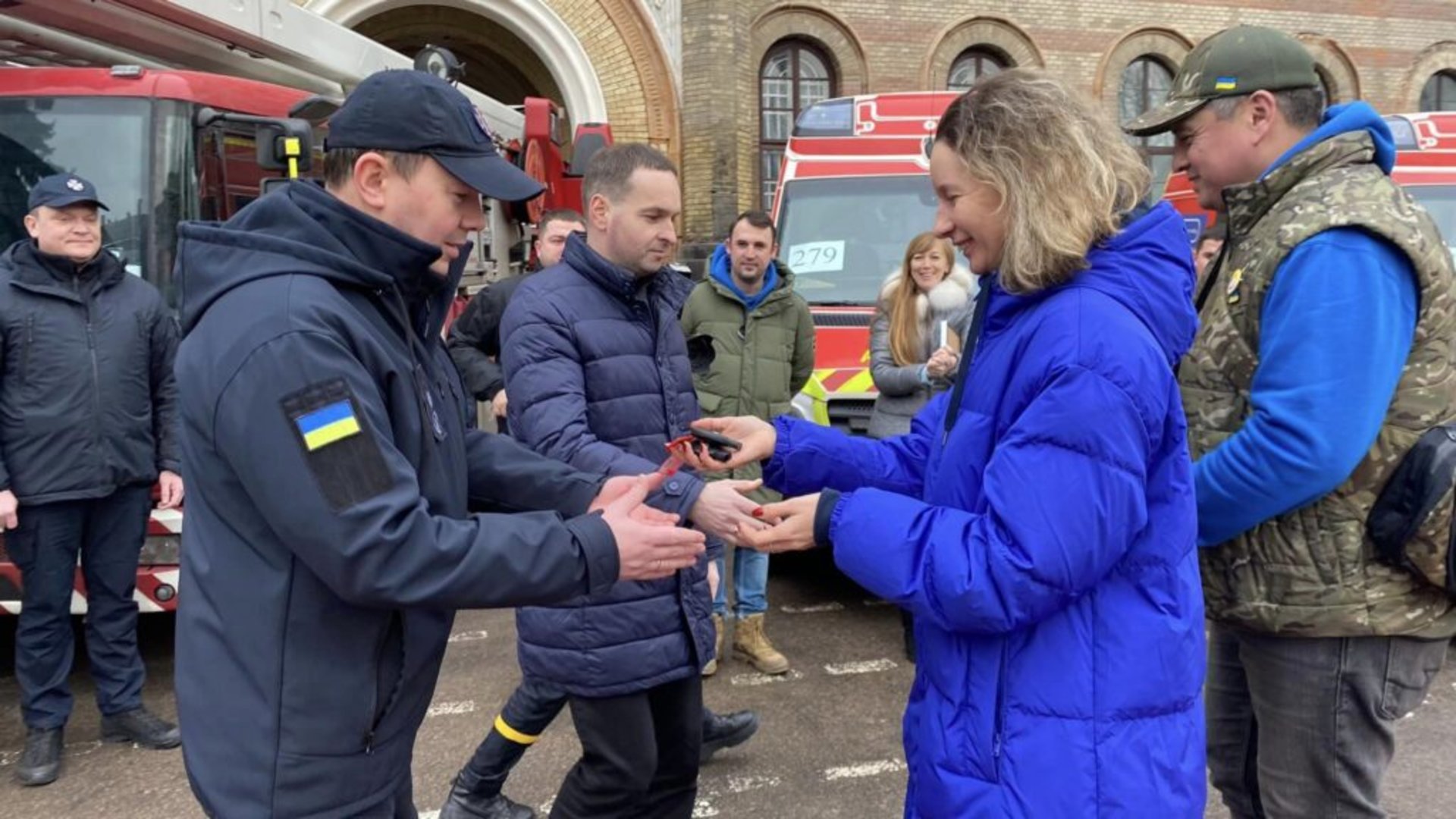 Українці із Люксембурга передали 16 автомобілів екстерної медичної допомоги