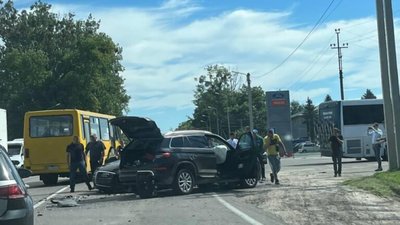 У Дублянах не розминулись автомобілі