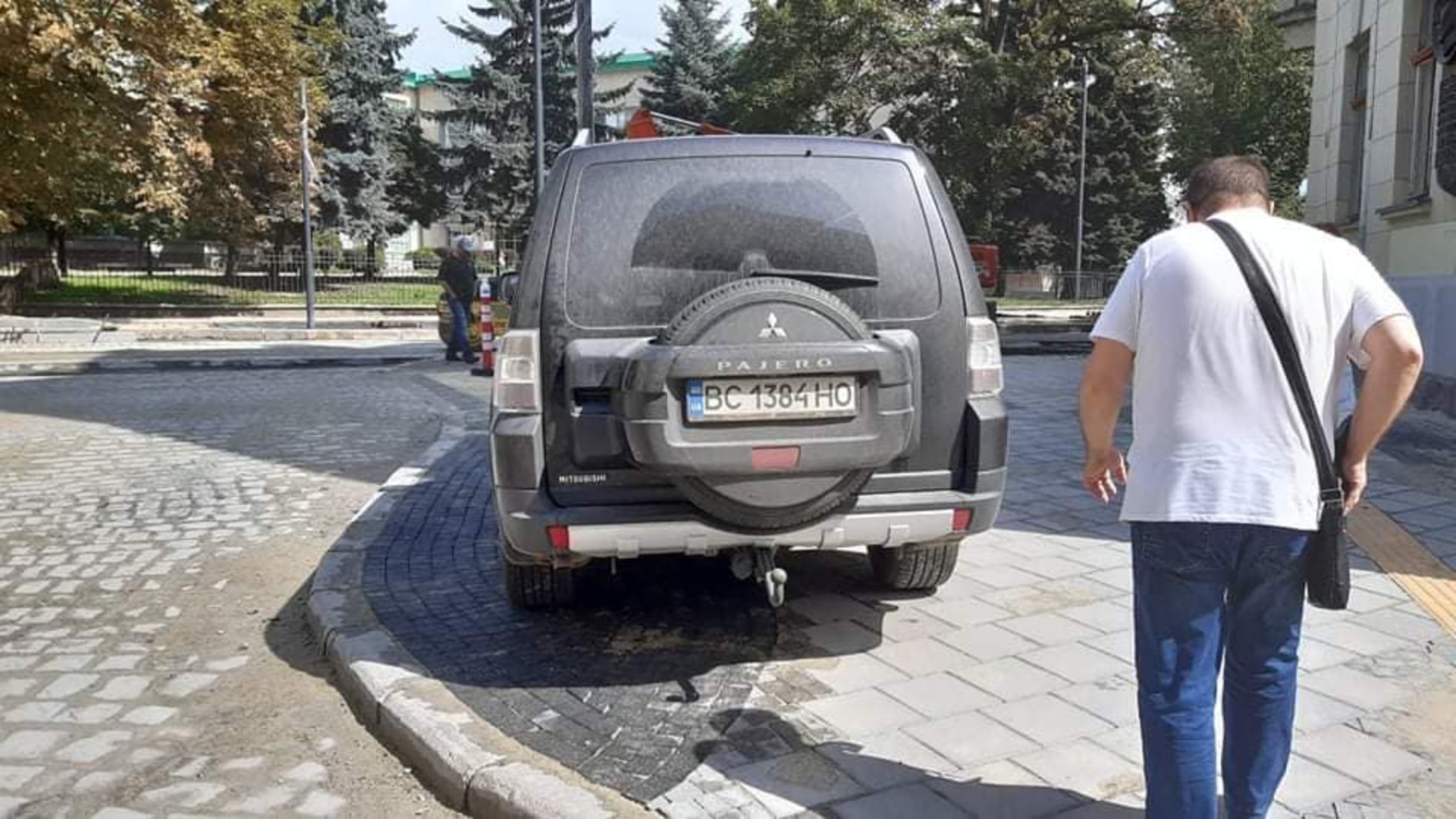 У Львові на вулиці Степана Бандери уже паркуються автомобілі, фото Зручне місто