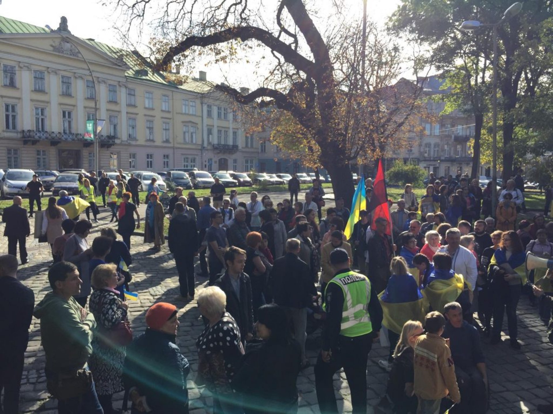 У Львові вшановують захисників і виступають проти капітуляції . Фото Юра Кенцало 4studio