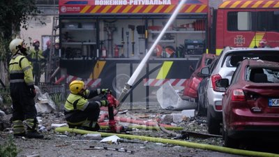 У Києві пошкоджена багатоповерхівка