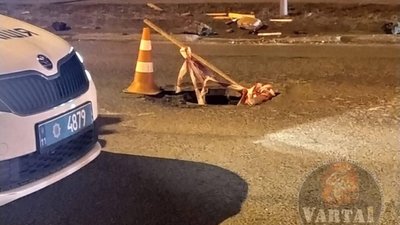 З’явились фото аварії у Львові, де через відкритий люк загинула дитина