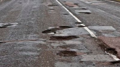 На Яворівщині депутати від "Європейської Солідарності" вимагають відремонтувати дорогу до сіл