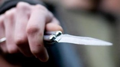 Жінку, яка завдала співмешканцю шість ножових ударів у спину, посадили під варту