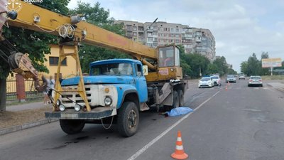На Львівщині 48-річний п’яний водій автокрану вбив людину