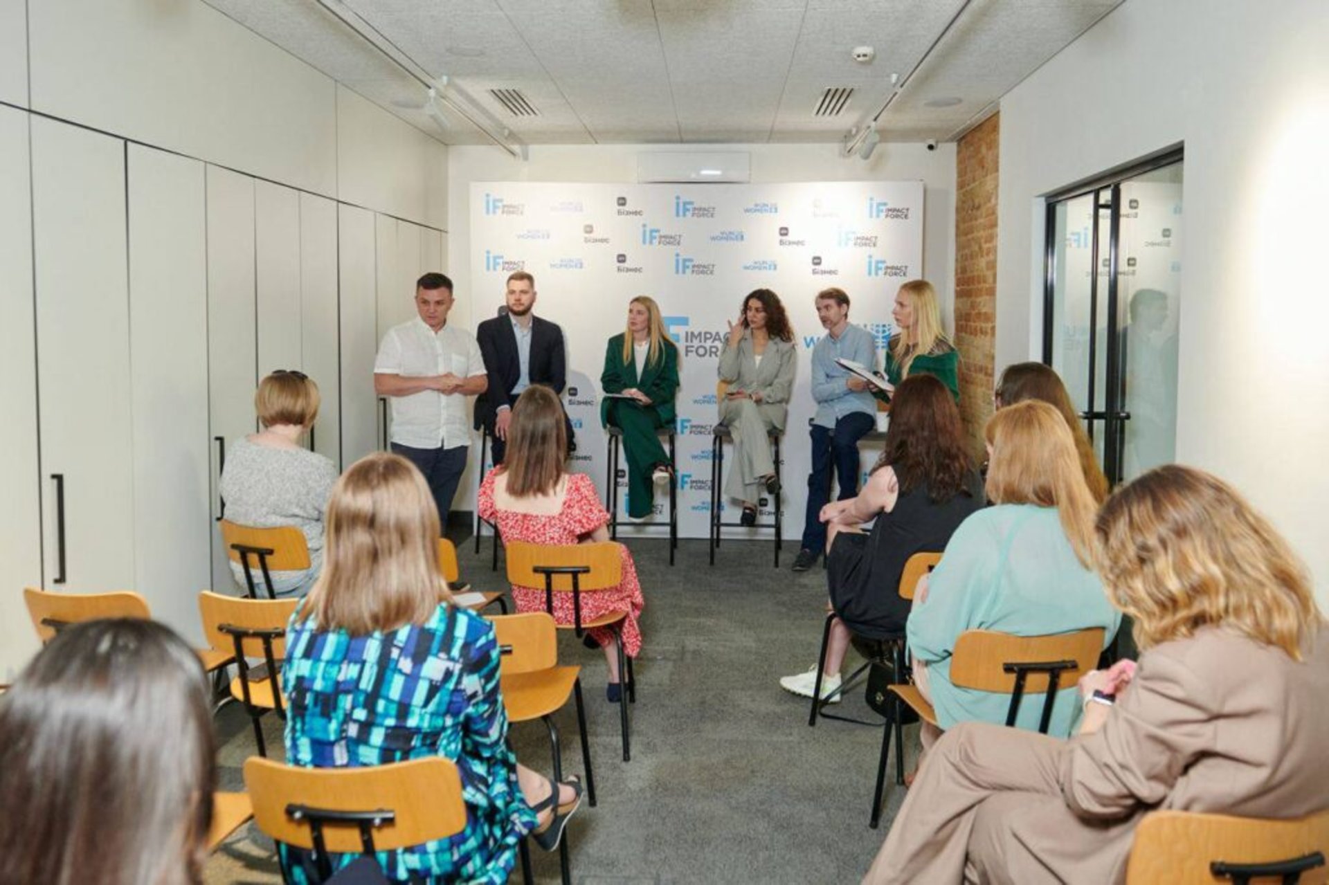 ООН Жінки та Impact Force запускають нову освітню програму для українських жінок-переселенок в Україні та Польщі