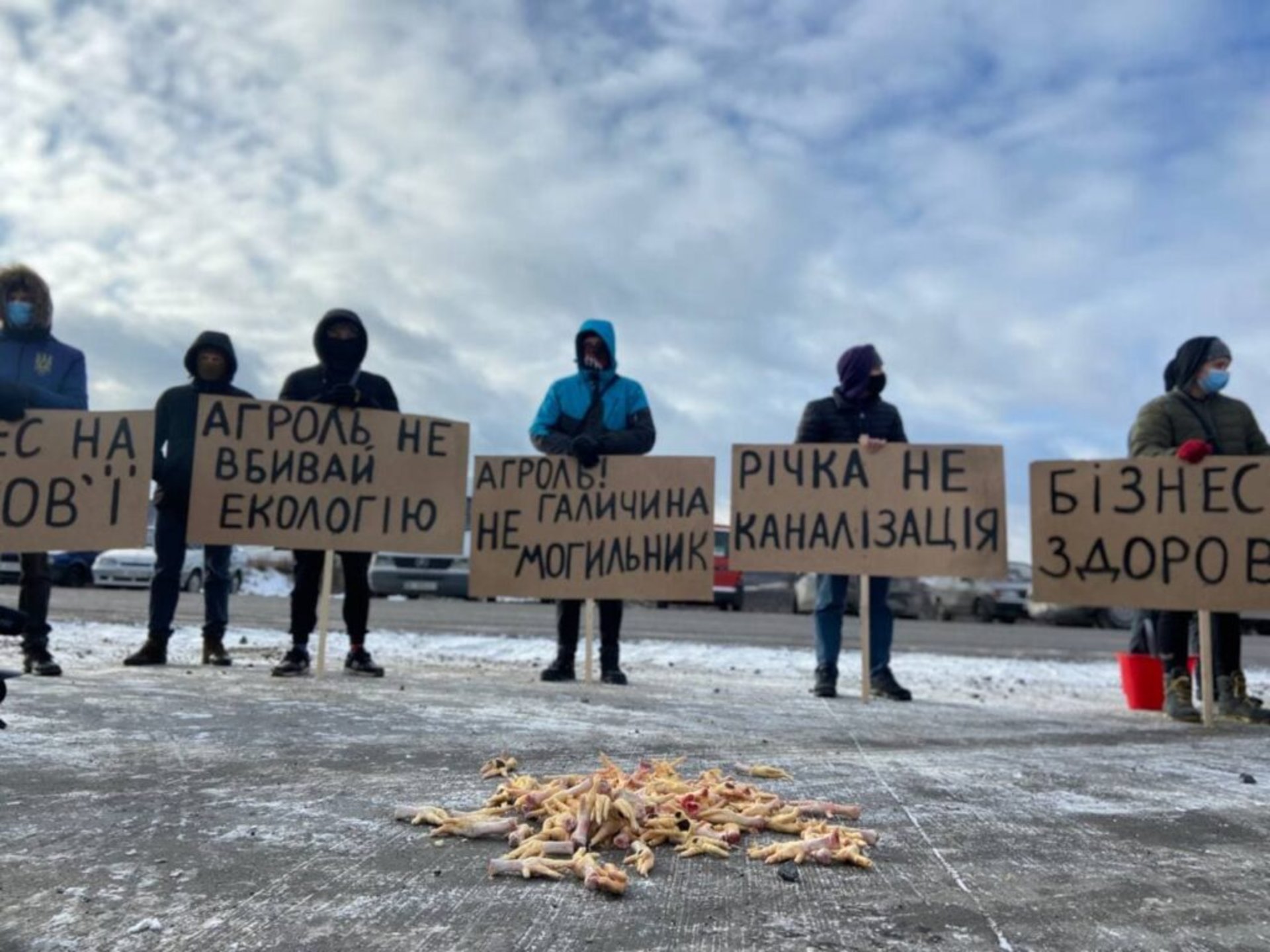 На Львівщині птахоферма шкодить довкіллю, фото Національний корпус у Львівській області