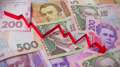 Офіційний курс НБУ: гривня знизилася до євро та долара