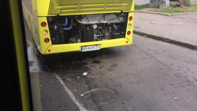 У Львові знову зламався новенький білоруський автобус (ФОТО)