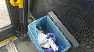 У Львові у маршрутках встановили смітники