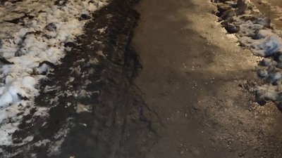 У Львові техніка пошкодила тротуар