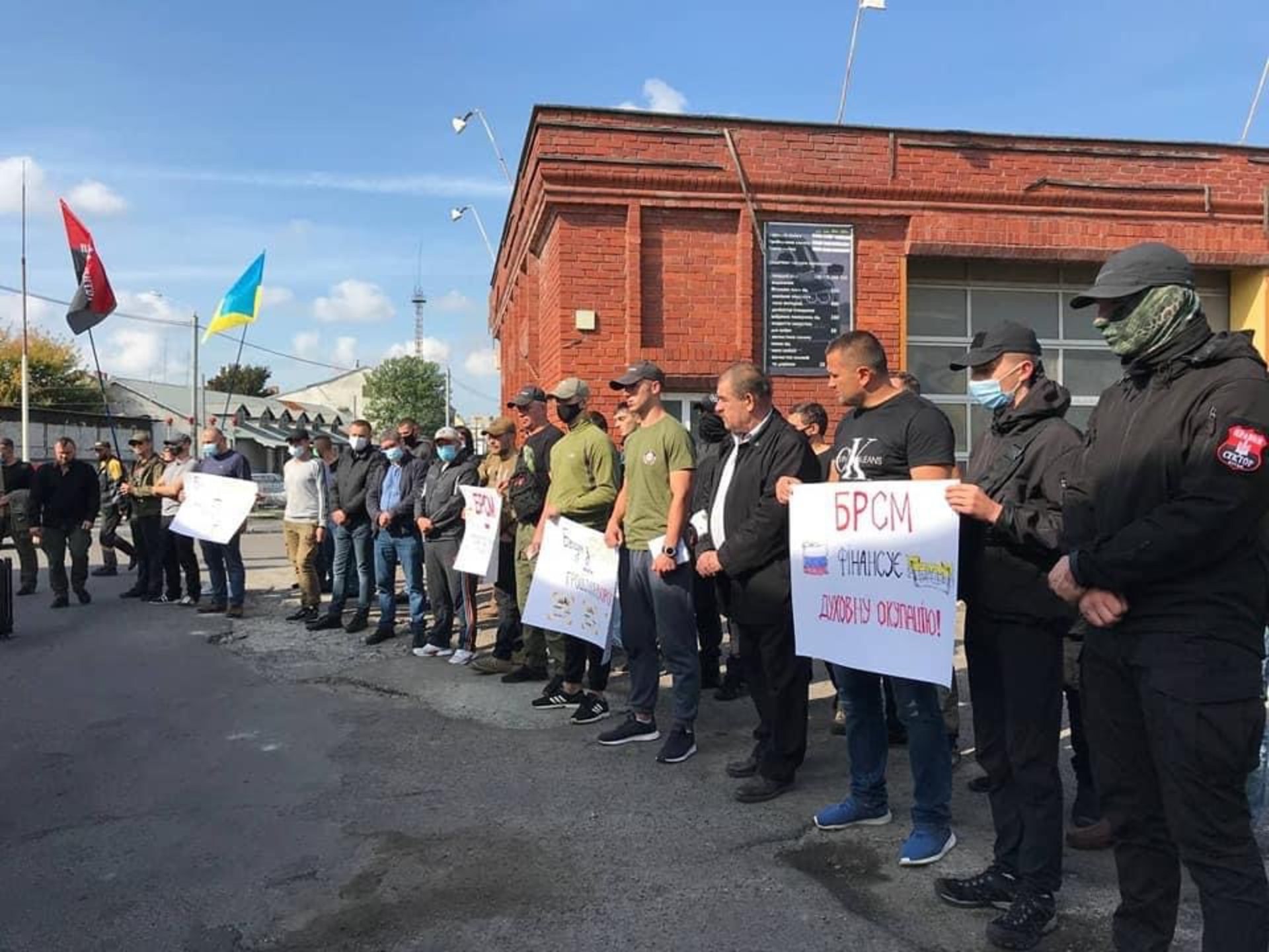 У Львові пікетували мережу заправок "БРСМ-нафта", фото Правий сектор Львівщина