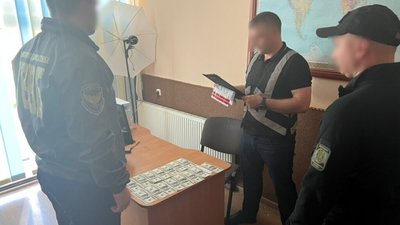 У центрі Львова затримали підозрюваного в незаконному переправленні чоловіків (ВІДЕО)