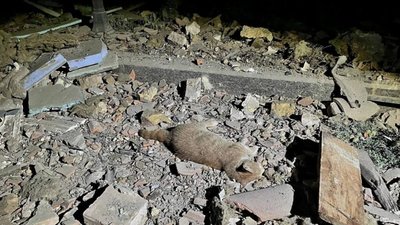 Рятувальники ліквідовують наслідки ракетного удару по Одесі