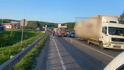 Біля Львова вантажівка збила пішохода