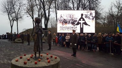 "Пам’ятати – це вміння, якому ми навчаємо наших дітей", - Володимир В'ятрович
