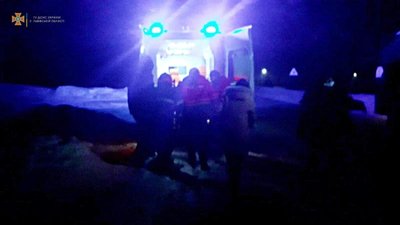 На Самбірщині медики не могли доїхати до пацієнта через снігові замети (ФОТО)