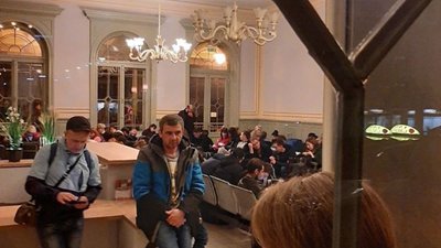 У Львові госпіталізували пасажирів спецпотягів, які прибули з Перемишля (ВІДЕО)