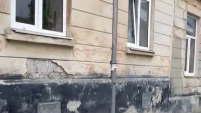 У Львові обвалились уламки фасаду