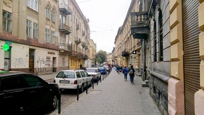 Сладкова виправдовується за зрізані дерева на Пекарській