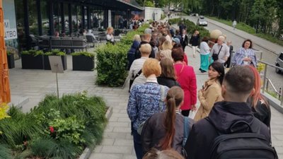 У Львові знову виникли черги до галереї Козицького (ФОТО)