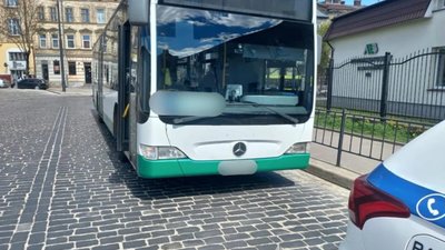 У Львові в автобусі впала 78-річна жінка (ФОТО)