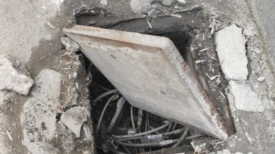 У Львові людина провалилась у люк (ФОТО)