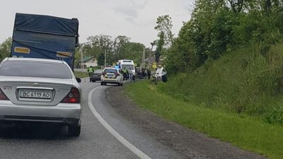На Львівщині під час ДТП перекинулись два автомобілі (ФОТО)