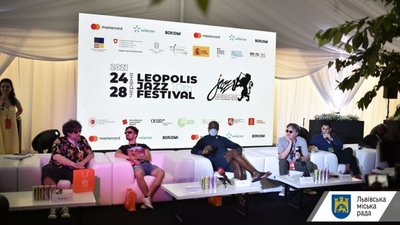 У Львові на День Конституції на джазовому фестивалі Садового лунали російські пісні