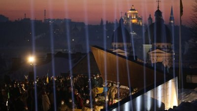 У Львові над могилами Героїв у небо запустять «промені пам'яті»