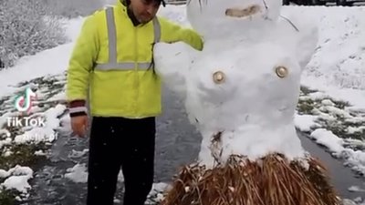Українські водії, які застрягли на кордоні з Польщею вітають всіх з першим снігом (ВІДЕО)