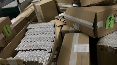 На Львівщині прикордонники знайшли 70 ящиків сигарет у стелі кузова вантажівки (ВІДЕО, ФОТО)
