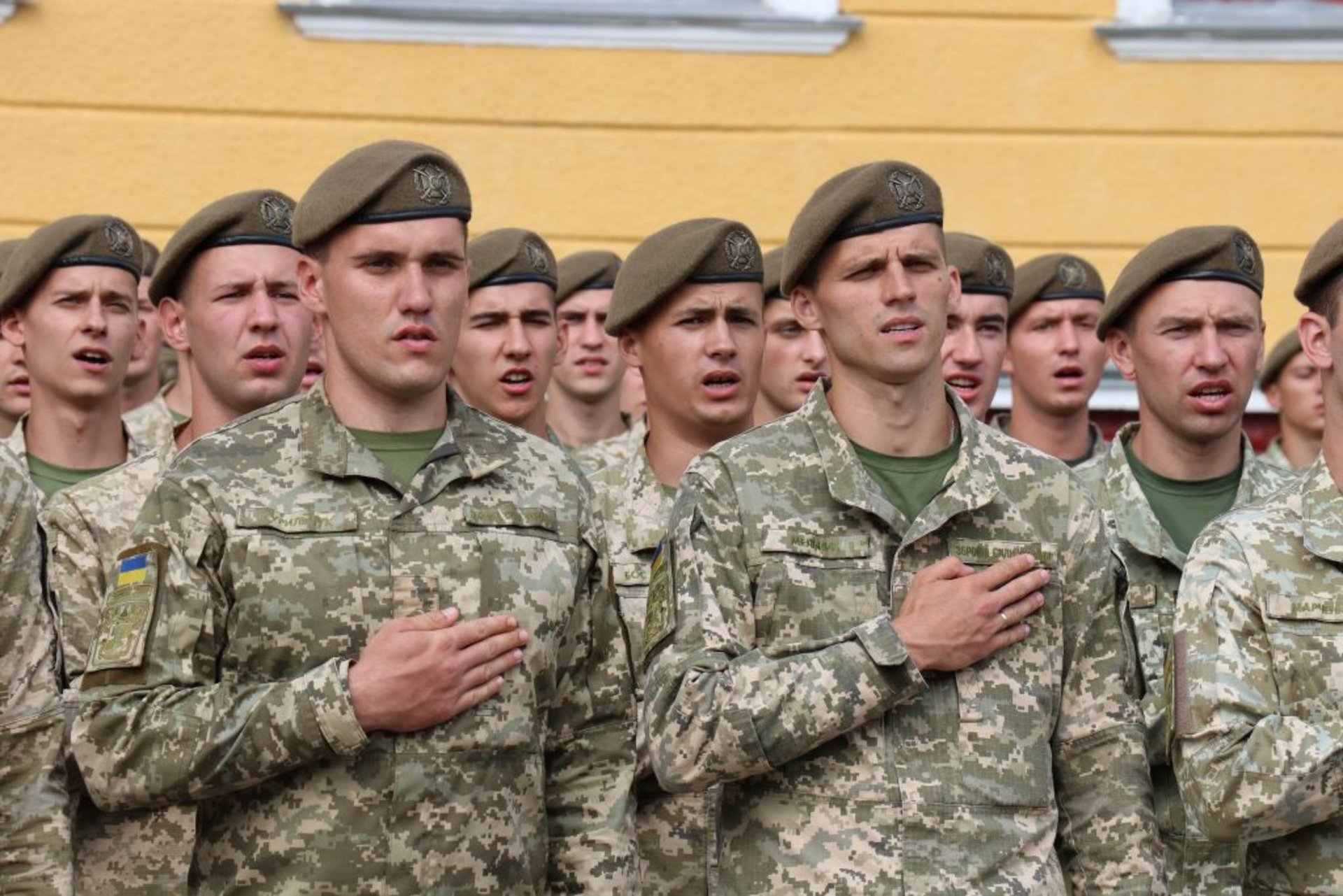Майже півтисячі курсантів-першокурсників склали Військову Присягу на вірність українському народові