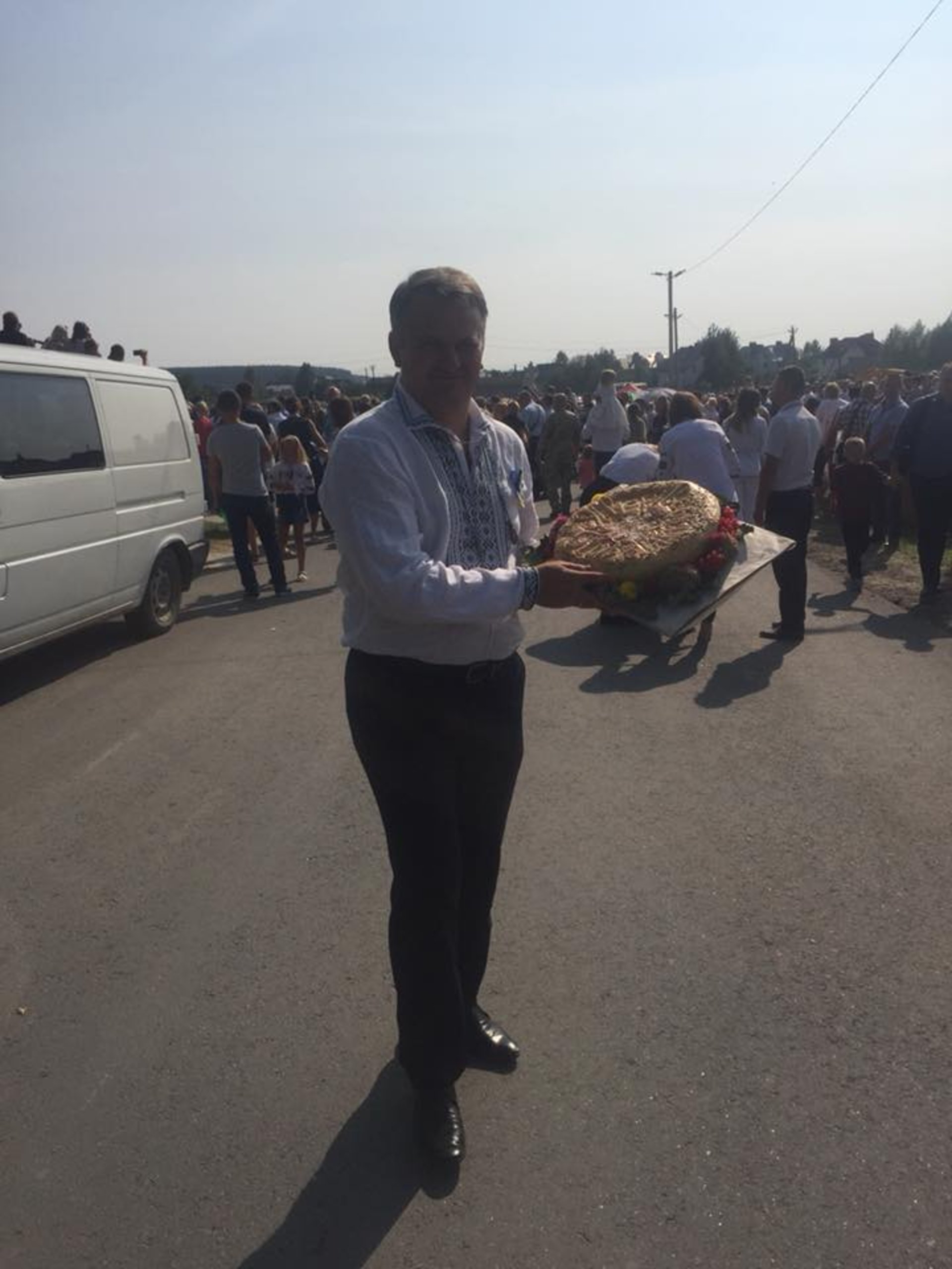 Голова Львівської ОДА Олег Синютка на святі Яворівського пирога. Фото Олега Довганика, 4studio