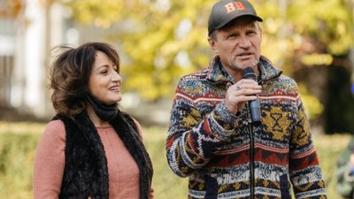 У Львові на Святі сиру і вина Олег Скрипка ногами чавив виноград (ФОТО, ВІДЕО)