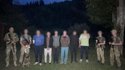 На гриби із закордонним паспортом: на Закарпатті ухилянти придумали схему, як втекти за кордон