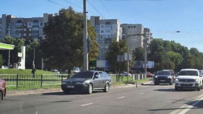 У Львові на вулиці Кульпарківській обірвались тролейбусні дроти (ФОТО)