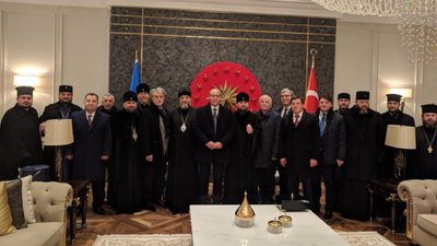 Cеред учасників офіційної делегації у Константинополі – Митрополит Львівський і Сокальський