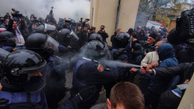 В Одесі під час протесту розбили голову начальнику поліції