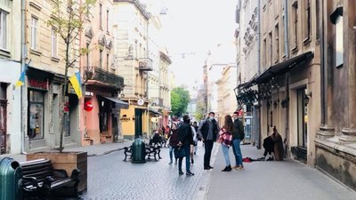 До Львова повернулись перші туристи (ФОТО)