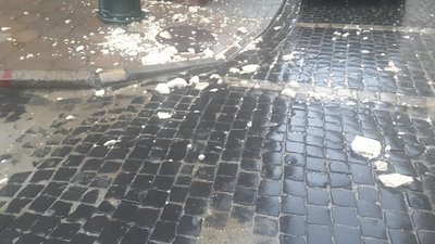 У львівському ліцеї обвалилась підпірна стінка
