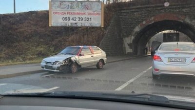 У Львові на вулиці Богданівській не розминулись автомобілі (ФОТО)